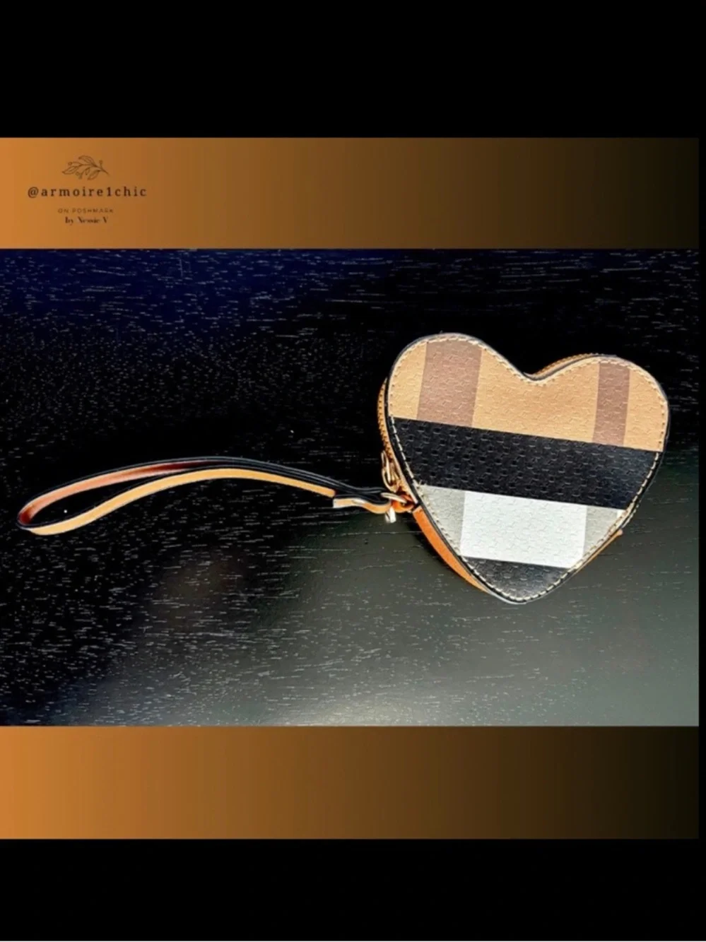WRISTLET COIN PURSE | Heart-Shaped Plaid Pattern